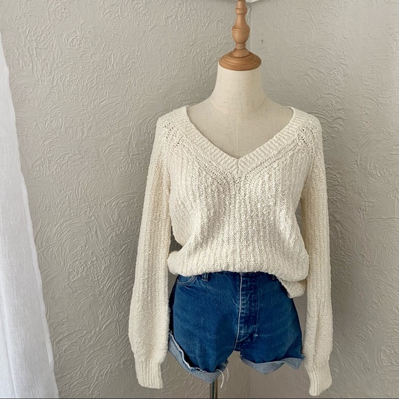 Abercrombie & Fitch Sweaters - Abercrombie Cream V-neck Sweater